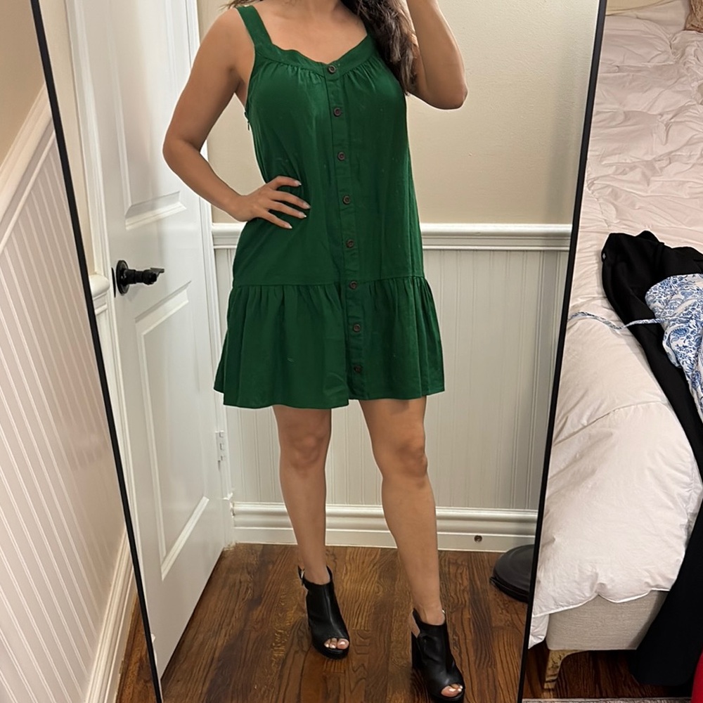 Green Sleeveless Button-Down Dress